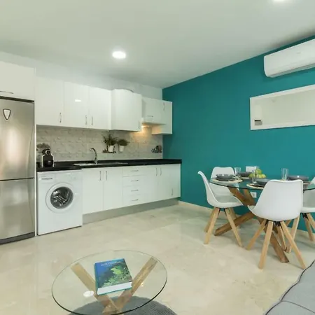 Blue & White Apartament Апартаменты